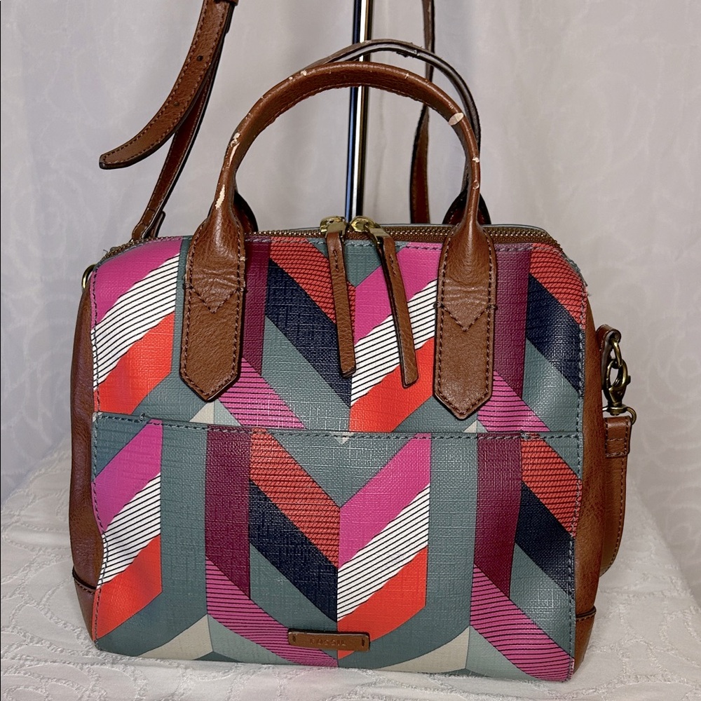 FOSSIL Fiona multi colored Chevron pattern satchel handbag with detach straps.